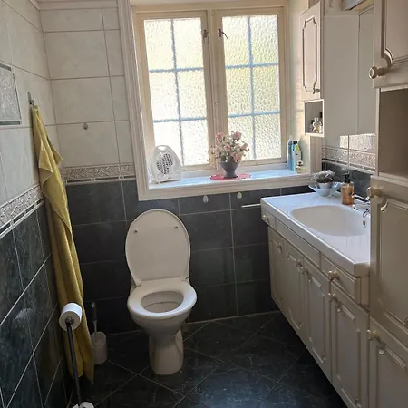 Entire 1st Floor Of A 2 Floor House * フレドリクスタ