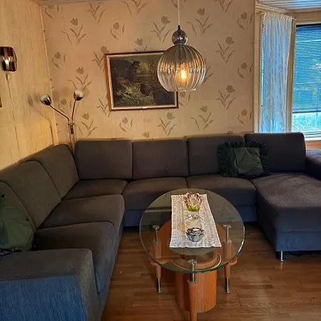 Entire 1st Floor Of A 2 Floor House Apartman